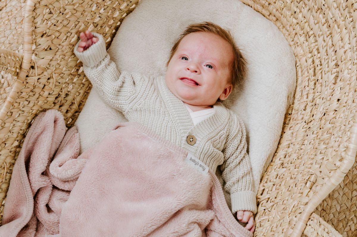 Wiegdeken happines teddy oud roze | met naam te personaliseren - Spoiled baby