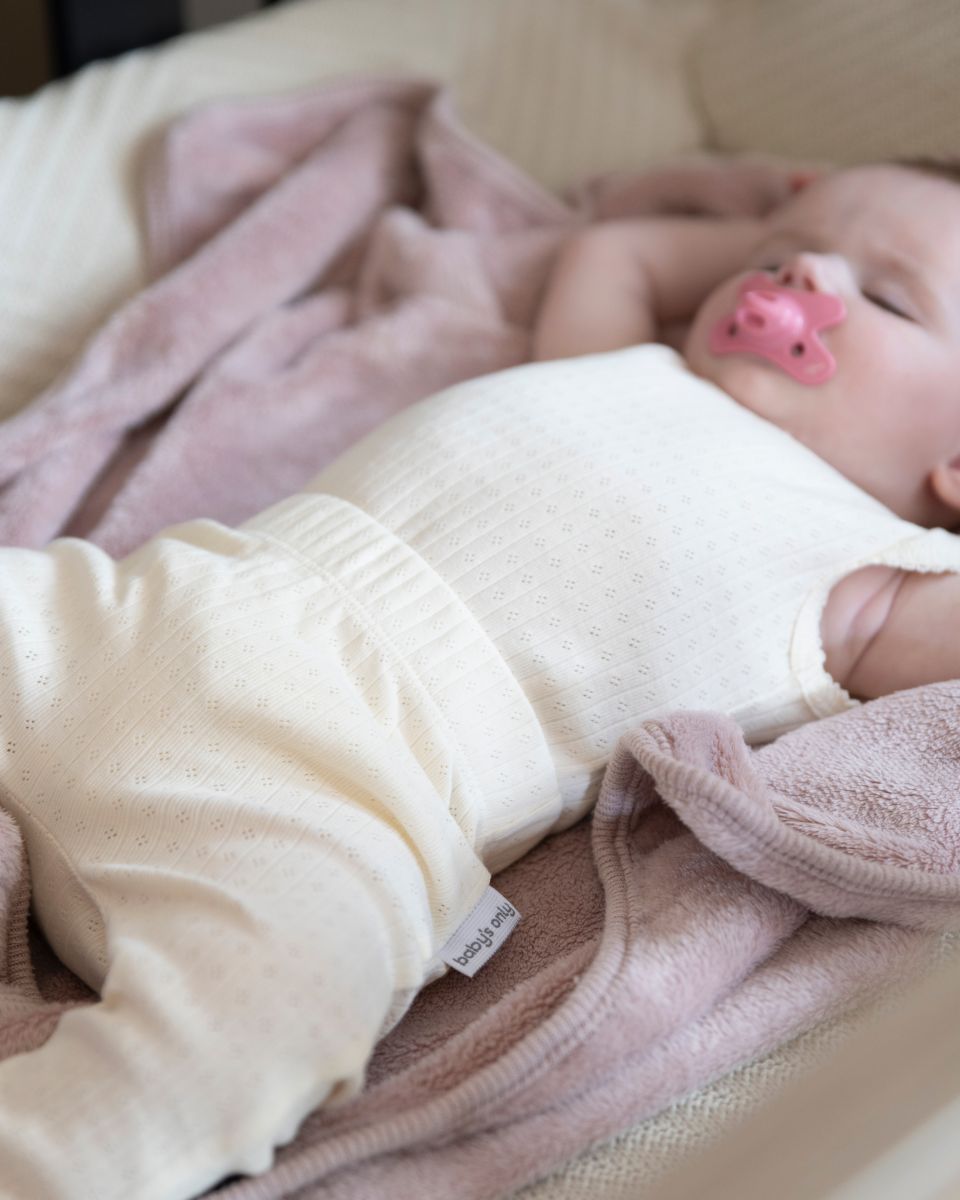 Wikkeldeken cozy oud roze | personaliseer met naam - Spoiled baby