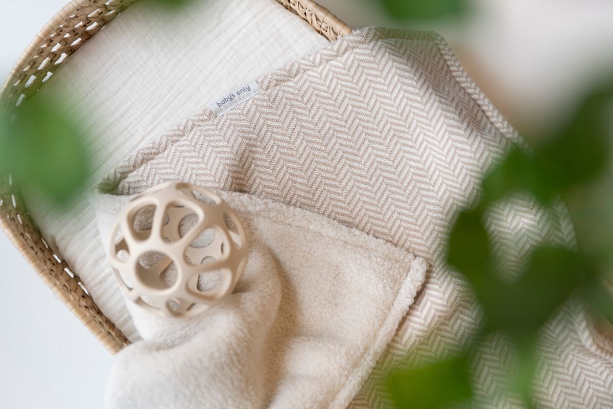 Wiegdeken dawn teddy beige/ecru | met naam te personaliseren - Spoiled baby