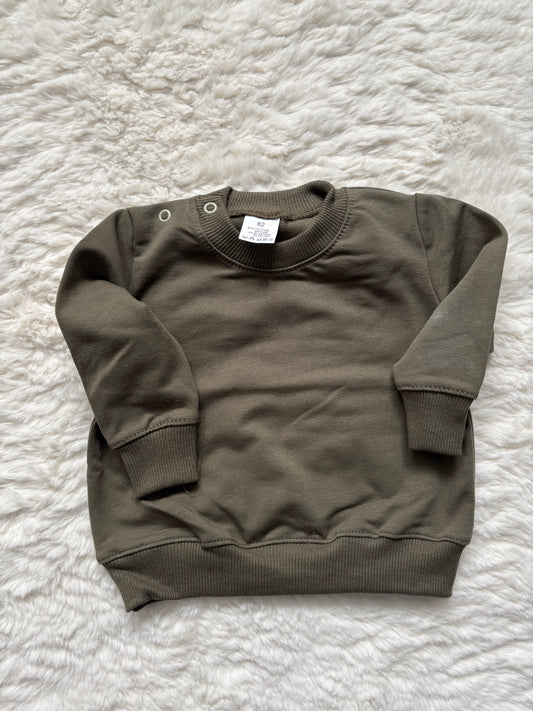 Sweater met naam Leger groen - geborduurd Spoiled baby